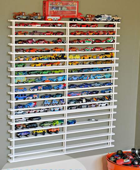 jednostavna polica za autiće