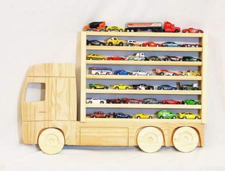 zanimljiva kamion polica za automobilčiće