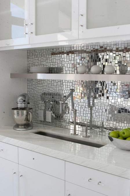 mozaik od ogledala u kuhinji