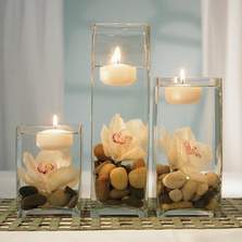 sveća u vazi sa vodom