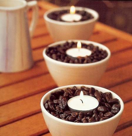sveća u činijici sa kafom