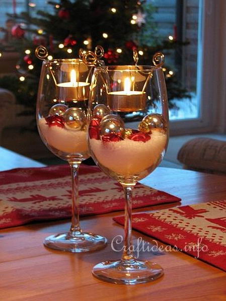 novogodišnja dekoracija sveća u čaši
