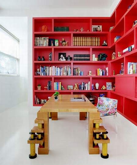 interesantne crvene police za knjige