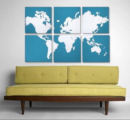 karta sveta kao dekoracija u dnevnoj sobi