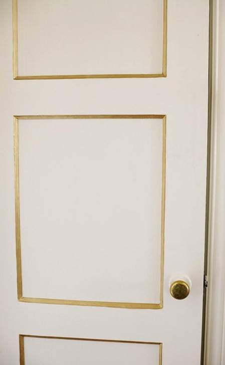 elegantna sobna vrata bela sa zlatnim detaljima