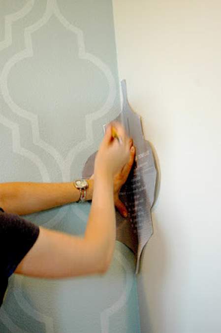 kako oslikati zidove pomoću kartonskih šablona